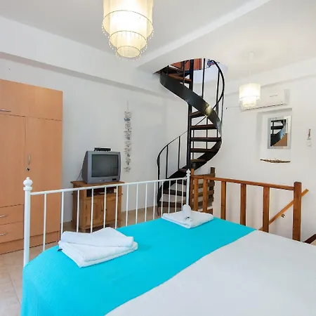 Old Town Roloi House *